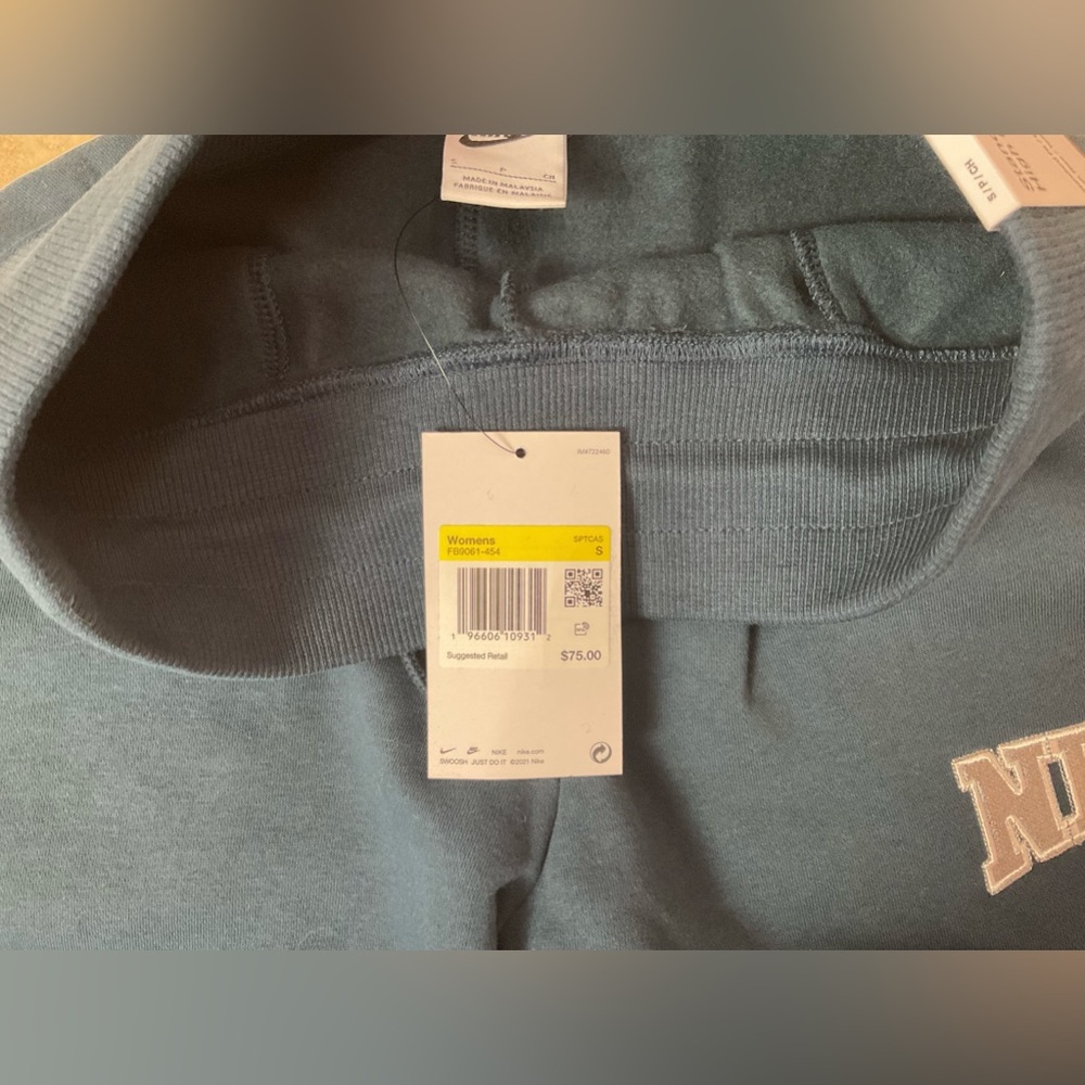 New with Tags Nike Sportwear Wide Fleece Pants in Navy Blue, Size S - Picture 7 of 10